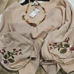 NWT Roz & Ali Blush Floral Embroidered Blouse With FREE Vintage Necklace